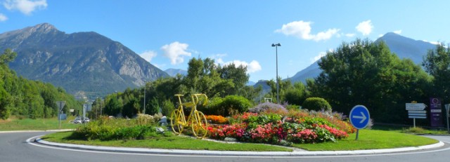 roundabout-france-mountainous-landforms-botanical-garden-natural-landscape-mountain-1587313-pxhere.c